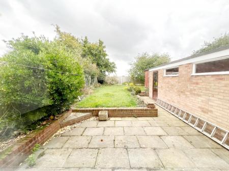 4 bedroom Semi-detached house to let in Berwick Avenue, Broomfield, Chelmsford, Essex, CM1