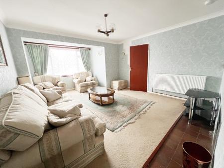 4 bedroom Semi-detached house to let in Berwick Avenue, Broomfield, Chelmsford, Essex, CM1