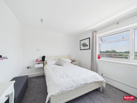 2 bedroom Flat for sale in Byron Road, Chelmsford, CM2
