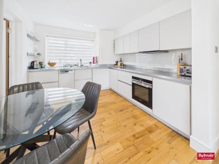 2 bedroom Flat for sale in Byron Road, Chelmsford, CM2