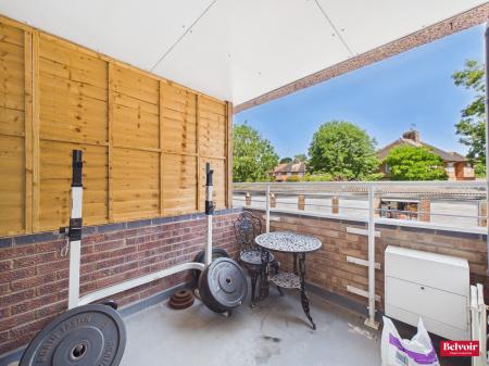 2 bedroom Flat for sale in Byron Road, Chelmsford, CM2