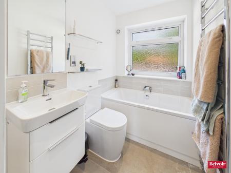 2 bedroom Flat for sale in Byron Road, Chelmsford, CM2