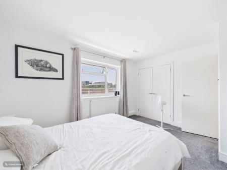 2 bedroom Flat for sale in Byron Road, Chelmsford, CM2