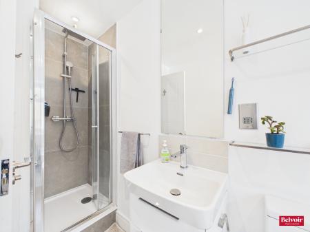 2 bedroom Flat for sale in Byron Road, Chelmsford, CM2