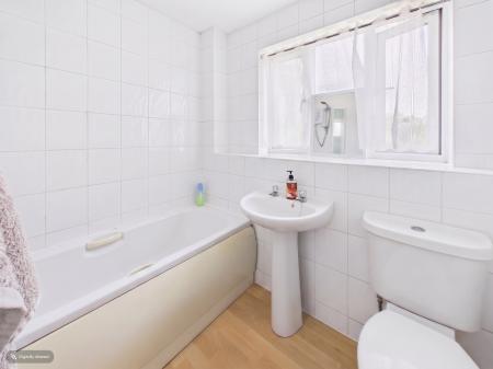 1 bedroom Flat for sale in Kerby Rise, Chelmer Village, Chelmsford, Essex, CM2