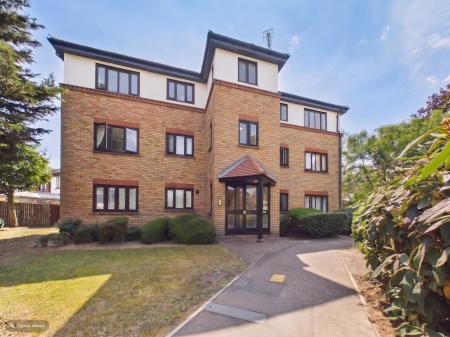 1 bedroom Flat for sale in Kerby Rise, Chelmer Village, Chelmsford, Essex, CM2