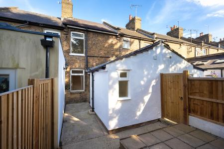 2 bedroom Terraced House to let in Roman Road, Old Moulsham, Chelmsford, Essex, CM2