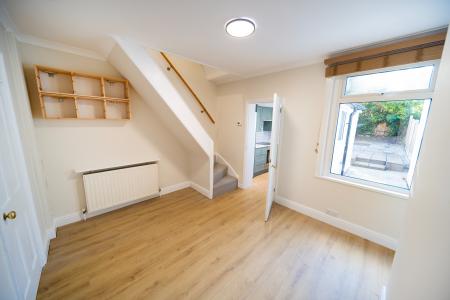 2 bedroom Terraced House to let in Roman Road, Old Moulsham, Chelmsford, Essex, CM2