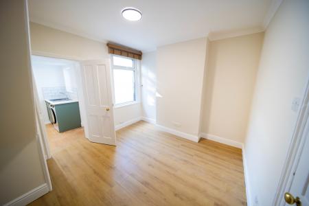 2 bedroom Terraced House to let in Roman Road, Old Moulsham, Chelmsford, Essex, CM2