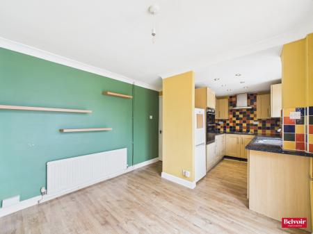 3 bedroom Terraced House for sale in Meadgate Avenue, Great Baddow, Chelmsford, Essex, CM2