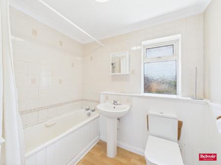 3 bedroom Terraced House for sale in Meadgate Avenue, Great Baddow, Chelmsford, Essex, CM2