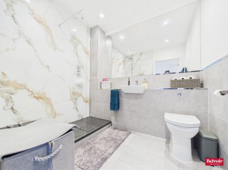 2 bedroom Flat for sale in Baddow Road, Chelmsford, Essex, CM2