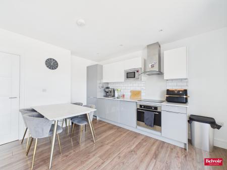 2 bedroom Flat for sale in Baddow Road, Chelmsford, Essex, CM2