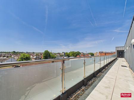 2 bedroom Flat for sale in Baddow Road, Chelmsford, Essex, CM2