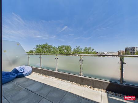2 bedroom Flat for sale in Baddow Road, Chelmsford, Essex, CM2