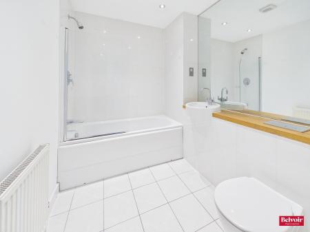 2 bedroom Flat for sale in Bond Street, City Centre, Chelmsford, Essex, CM1