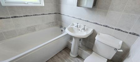 3 bedroom Semi-detached house to let in Swiss Avenue, Chelmsford, Essex, CM1