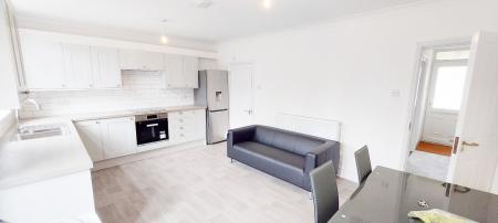3 bedroom Semi-detached house to let in Swiss Avenue, Chelmsford, Essex, CM1