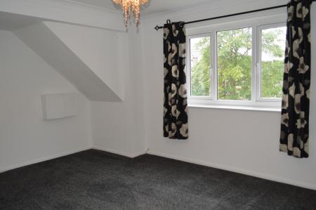 2 bedroom Flat to let in Brooklands Walk, Chelmsford, Essex, CM2