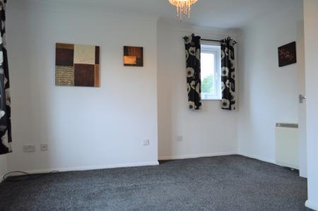 2 bedroom Flat to let in Brooklands Walk, Chelmsford, Essex, CM2