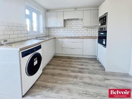 2 bedroom Semi-detached house to let in Bouchers Mead, Springfield, Chelmsford, Essex, CM1