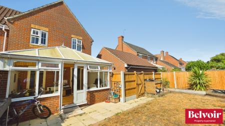 3 bedroom Semi-detached house to let in Samuel Manor, Chelmer Village, Chelmsford, Essex, CM2