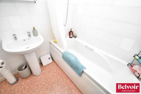 3 bedroom Semi-detached house to let in Samuel Manor, Chelmer Village, Chelmsford, Essex, CM2