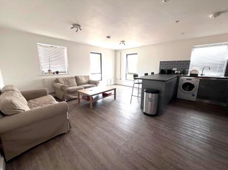 1 bedroom House share to let in 90 Pentland Avenue, Broomfield, Chelmsford, Essex, CM1