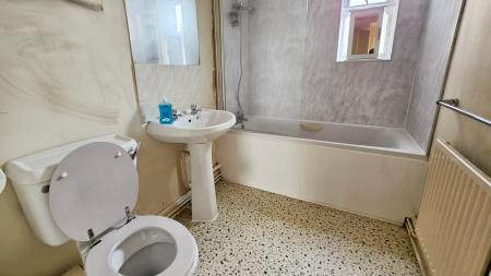 1 bedroom Maisonette to let in Alma Drive, City Centre, Chelmsford, Essex, CM1