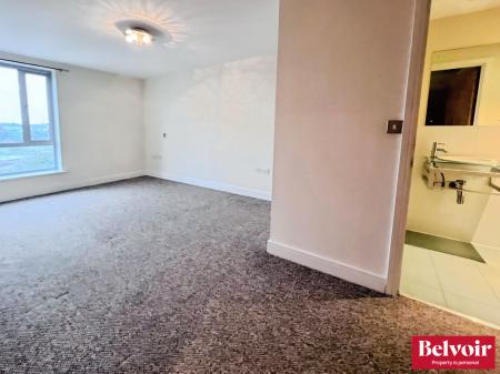 2 bedroom Flat to let in Hill Road South, Chelmsford, Essex, CM2