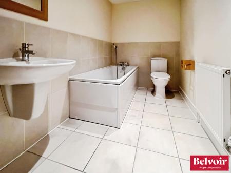 2 bedroom Flat to let in Hill Road South, Chelmsford, Essex, CM2
