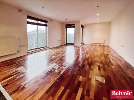 2 bedroom Flat to let in Hill Road South, Chelmsford, Essex, CM2