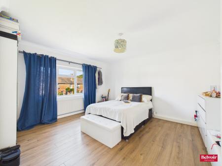 2 bedroom Flat for sale in Upper Bridge Road, Old Moulsham, Chelmsford, Essex, CM2