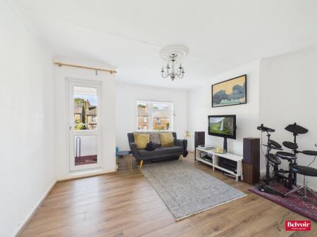 2 bedroom Flat for sale in Upper Bridge Road, Old Moulsham, Chelmsford, Essex, CM2