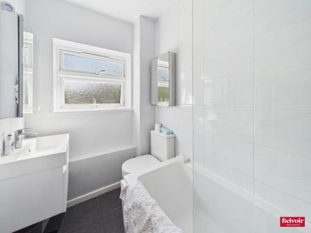 2 bedroom Flat for sale in Upper Bridge Road, Old Moulsham, Chelmsford, Essex, CM2
