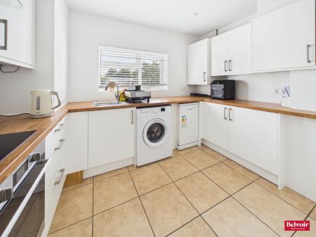 2 bedroom Flat for sale in Upper Bridge Road, Old Moulsham, Chelmsford, Essex, CM2