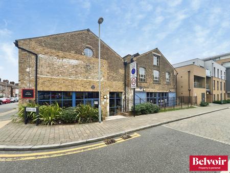 2 bedroom Flat to let in Watson Heights, City Centre, Chelmsford, Essex, CM1