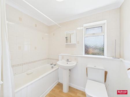 3 bedroom Terraced House to let in Meadgate Avenue, Great Baddow, Chelmsford, Essex, CM2