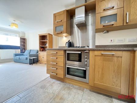 2 bedroom Apartment for sale in Brookbank Close, Cheltenham, GL50