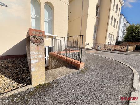 1 bedroom Apartment for sale in Pittville Circus Road, Cheltenham, GL52