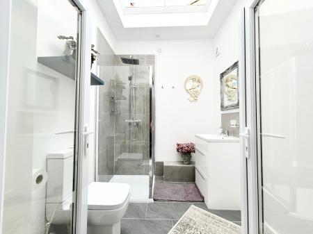 0 bedroom Studio flat to let in High Street, Cheltenham, GL50