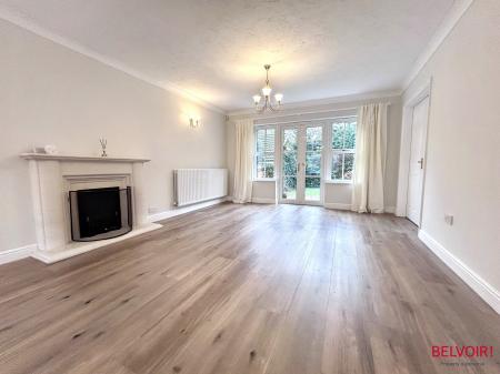 4 bedroom Detached house to let in Grace Gardens, Cheltenham, GL51