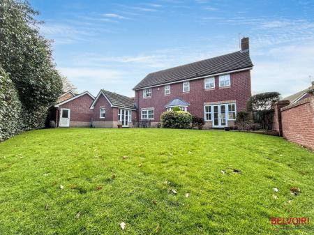 4 bedroom Detached house to let in Grace Gardens, Cheltenham, GL51