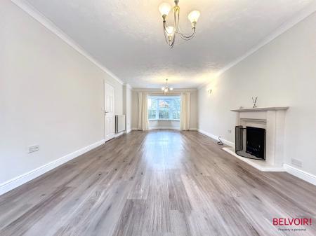 4 bedroom Detached house to let in Grace Gardens, Cheltenham, GL51