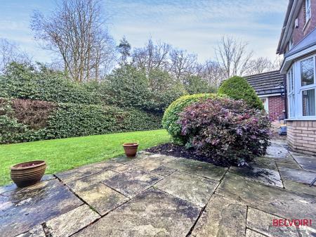 4 bedroom Detached house to let in Grace Gardens, Cheltenham, GL51