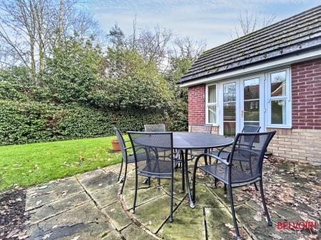 4 bedroom Detached house to let in Grace Gardens, Cheltenham, GL51