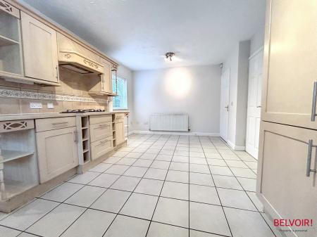 4 bedroom Detached house to let in Grace Gardens, Cheltenham, GL51