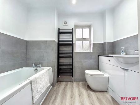 4 bedroom Detached house to let in Grace Gardens, Cheltenham, GL51