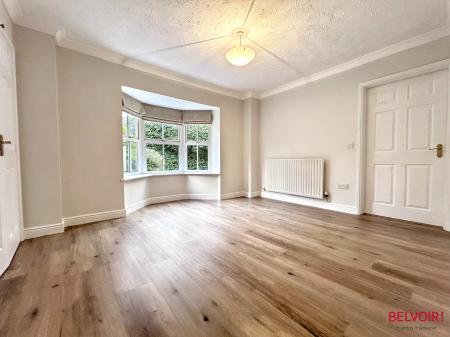 4 bedroom Detached house to let in Grace Gardens, Cheltenham, GL51