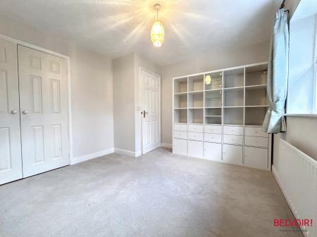 4 bedroom Detached house to let in Grace Gardens, Cheltenham, GL51